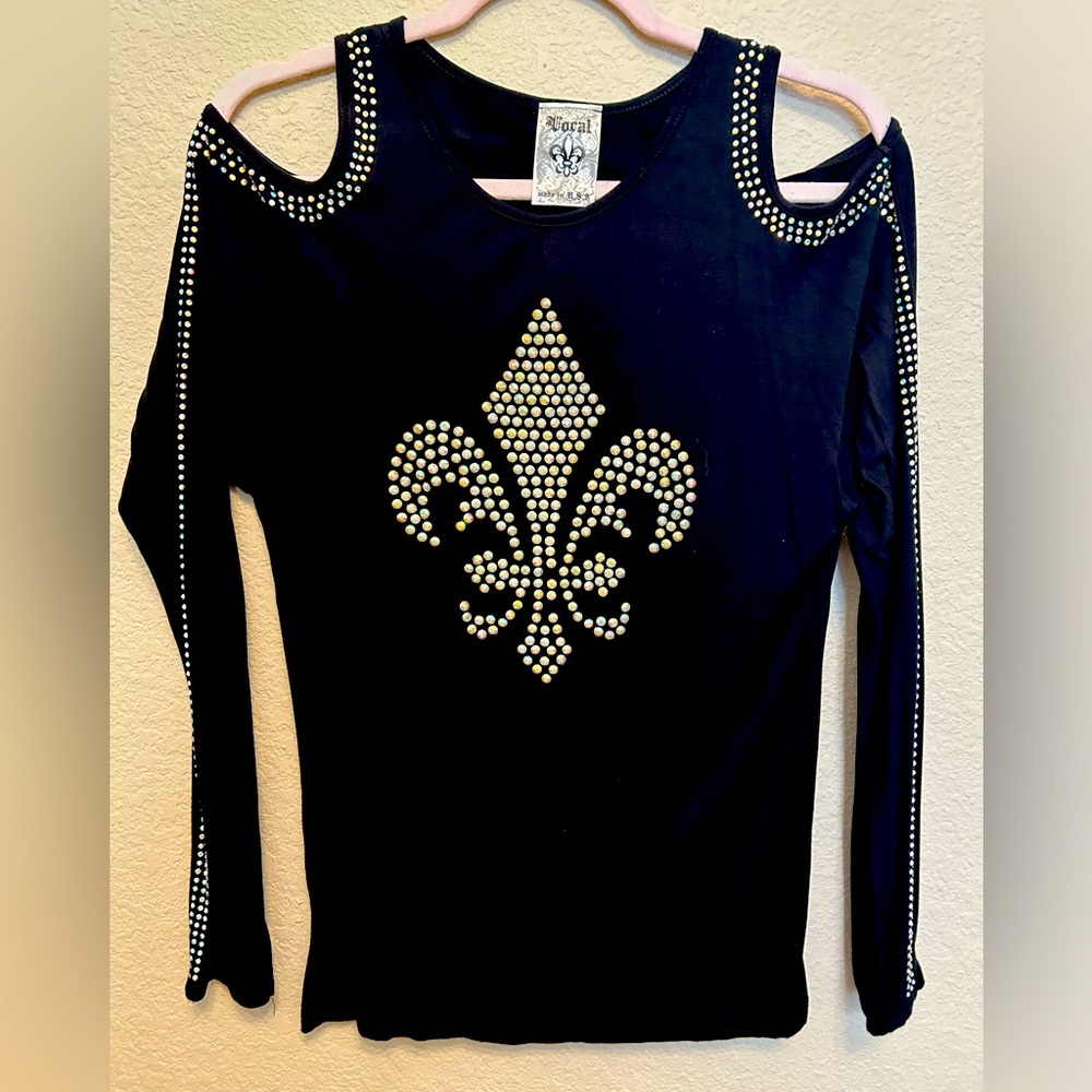 Vocal Black Vold Shoulder Fleur-de-Lis Bead-Embellished Top